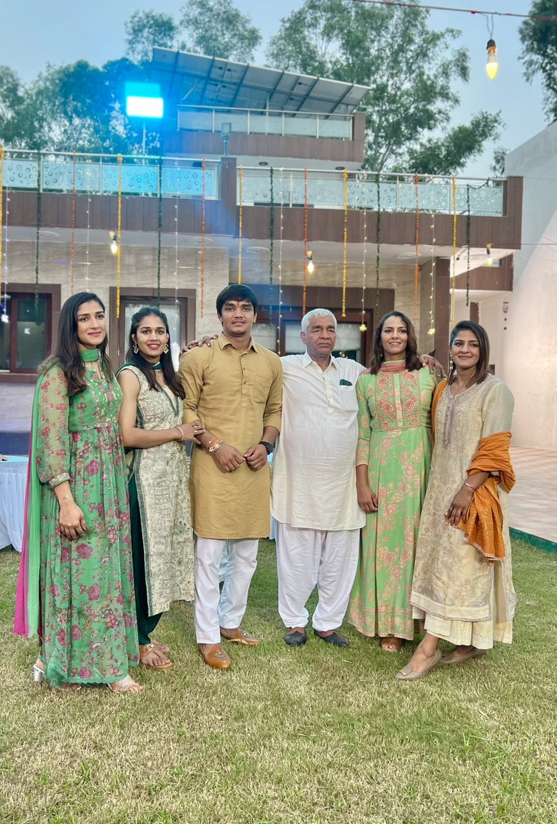 जब तक पिता का रहता है साथ, जिंदगी में नहीं पकड़ना पड़ता किसी का हाथ 🧿🙏🏼❤️