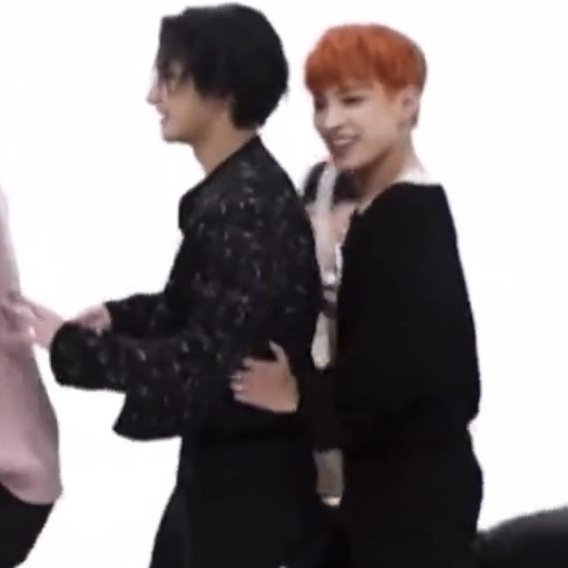 category is : hj's arms wrapped around hwx's slvtty waist