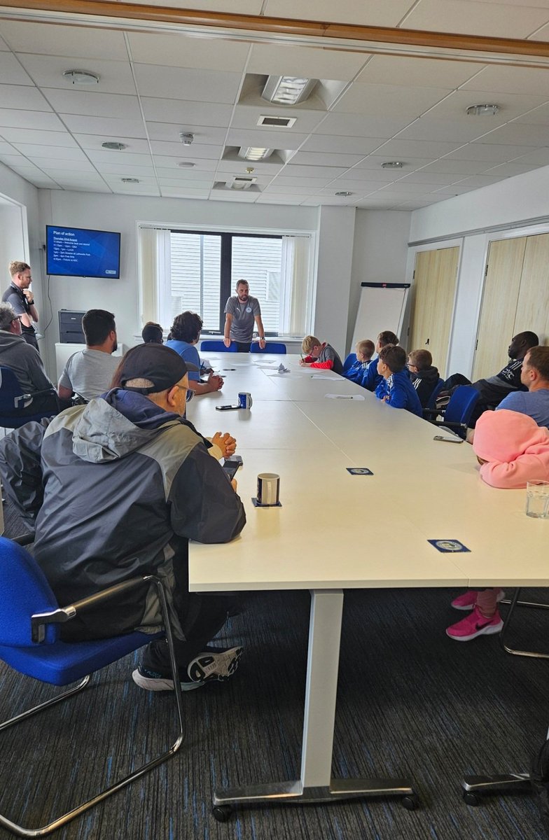 A 2nd day training with Wigan Athletic &amp; also learning about all things on &amp; off the pitch with ex professional Craig Mahon.

SMS Ambassador Coach Chimbonda stepping in again tonight to take the team in their 2nd game against Wigan Athletic 🇺🇸🤝🏻🏴󠁧󠁢󠁥󠁮󠁧󠁿

#wafc #latics #tours #usa