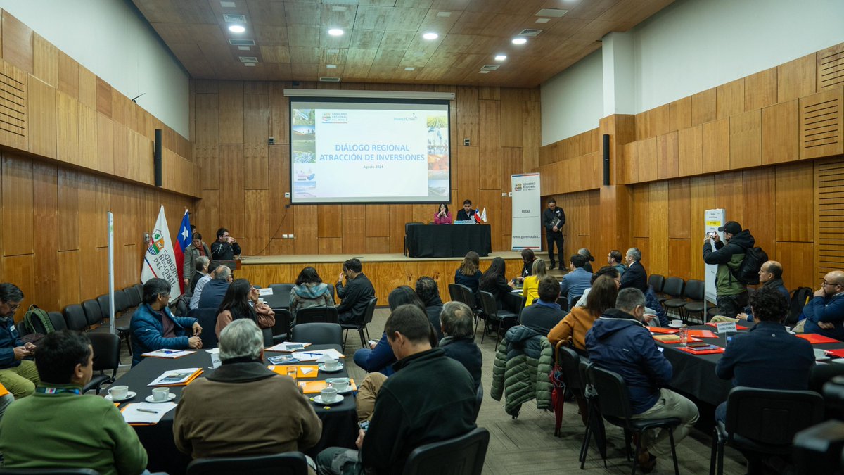 𝗔𝗚𝗘𝗡𝗗𝗔 🤝| El encargado de Desarrollo Estratégico de <a href="/InvestChile/">InvestChile</a>, Alejandro Riquelme, participó en un “Diálogo Regional sobre Atracción de Inversiones” junto a la Gobernadora de la Región del #Maule, Cristina Bravo, en #Talca 🚀🌎