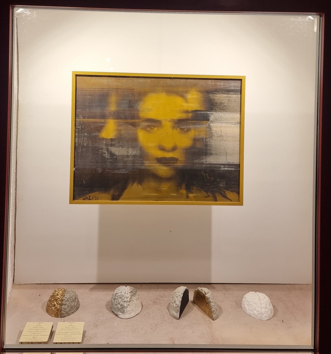StefanPlank's tweet photo. In Sterzing gibt's gerade 2 meiner Bilder in den Schaufenstern des Vereins #LURX zu sehen.
#inVista #artecultura #sibylle #aufdersuchenachverlorenenlippen https://t.co/ke00uCNtzr