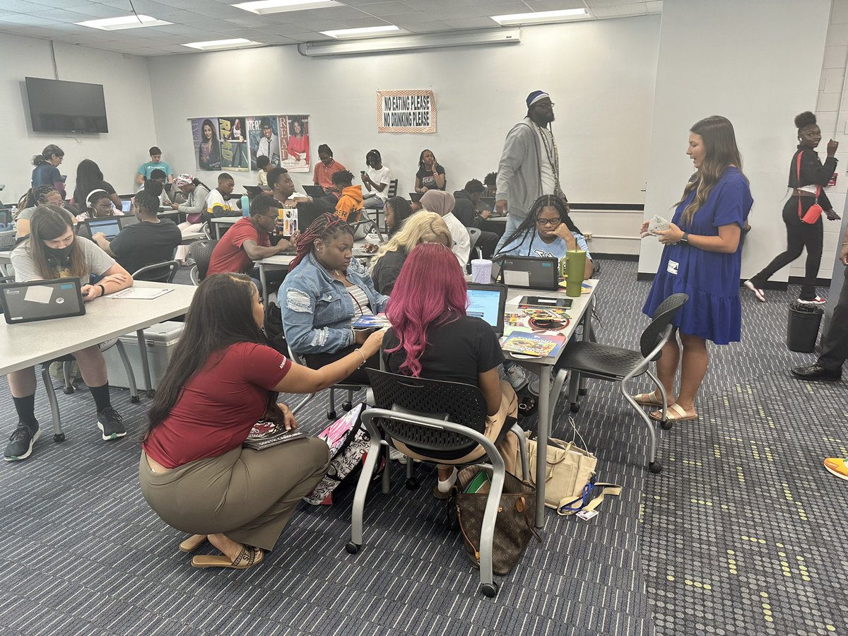 SCCANGO's tweet photo. SCCANGO is live at the Richland Northeast High College Application Day event! Lots of energy! Lots of Reps! And lots of college apps being done! Amazing start to the College Application Season @SCCommHigherEd @RNE_Counseling https://t.co/vsXj8bPj2P