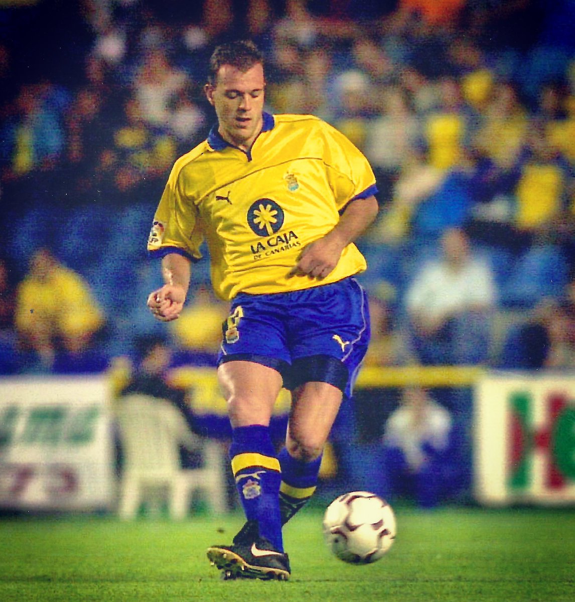 Por otros 75 años más <a href="/UDLP_Oficial/">UD Las Palmas</a> 💙💛🎂🍾😘 Felicidades a todos loa amarillos 🫶🏻 #udlaspalmas #andorra #arribadellos #piopio #insular 
PD: a ver si alguien me encuentra otra foto que siempre pongo la misma😂😂😂😉