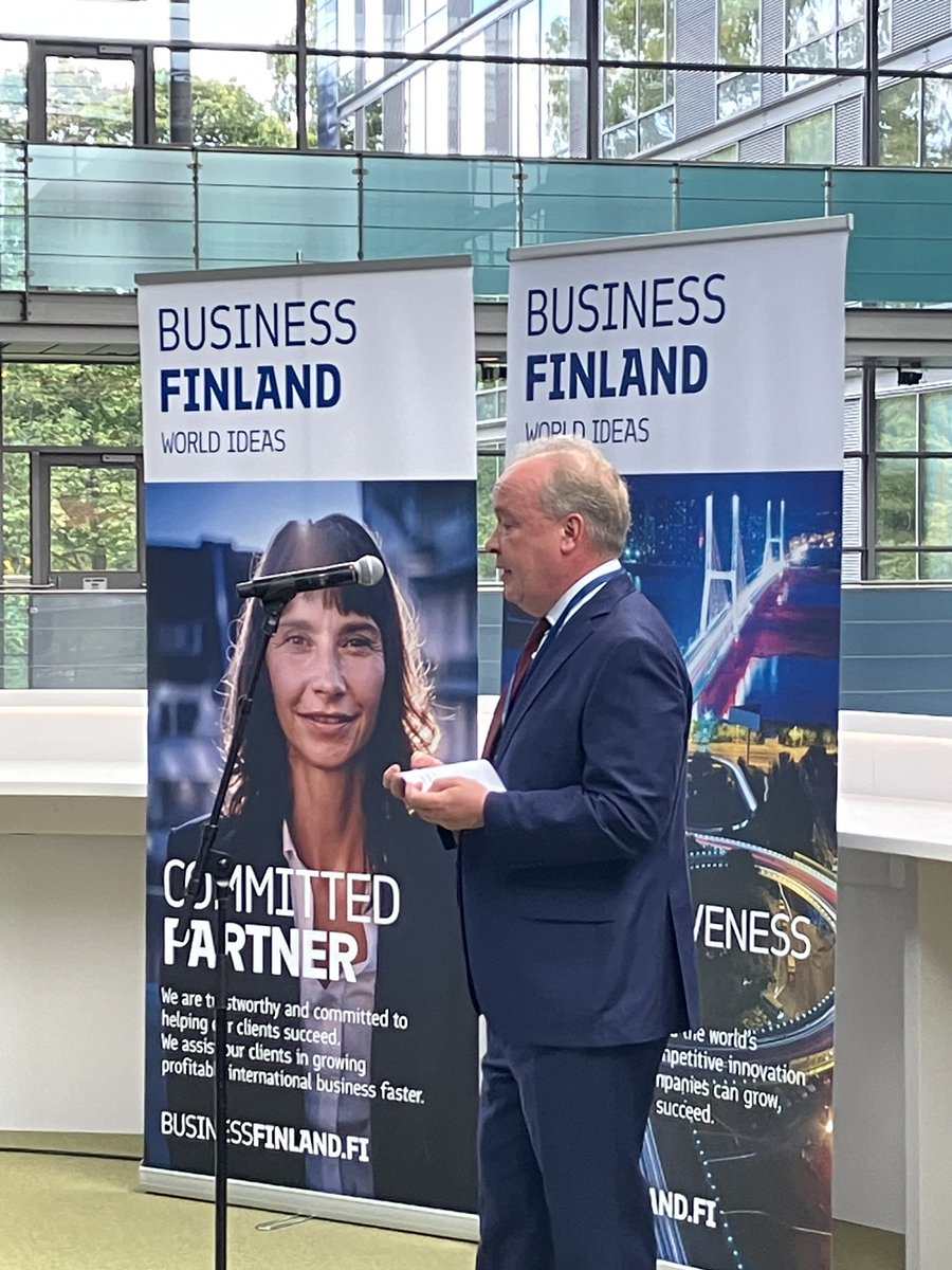 Tänään oli töissä erityislaatuinen iltapäivä: paikalla sidosryhmiä tapaamassa olivat sekä kautensa päättävä <a href="/BusinessFinland/">Business Finland</a> pääjohtaja <a href="/NinaKopola/">Nina Kopola 🇺🇦</a> että kautensa syyskuussa aloittava Lassi Noponen. Molemmilta tuli vahva viesti BF:n työn tärkeydestä Suomelle 🇫🇮
