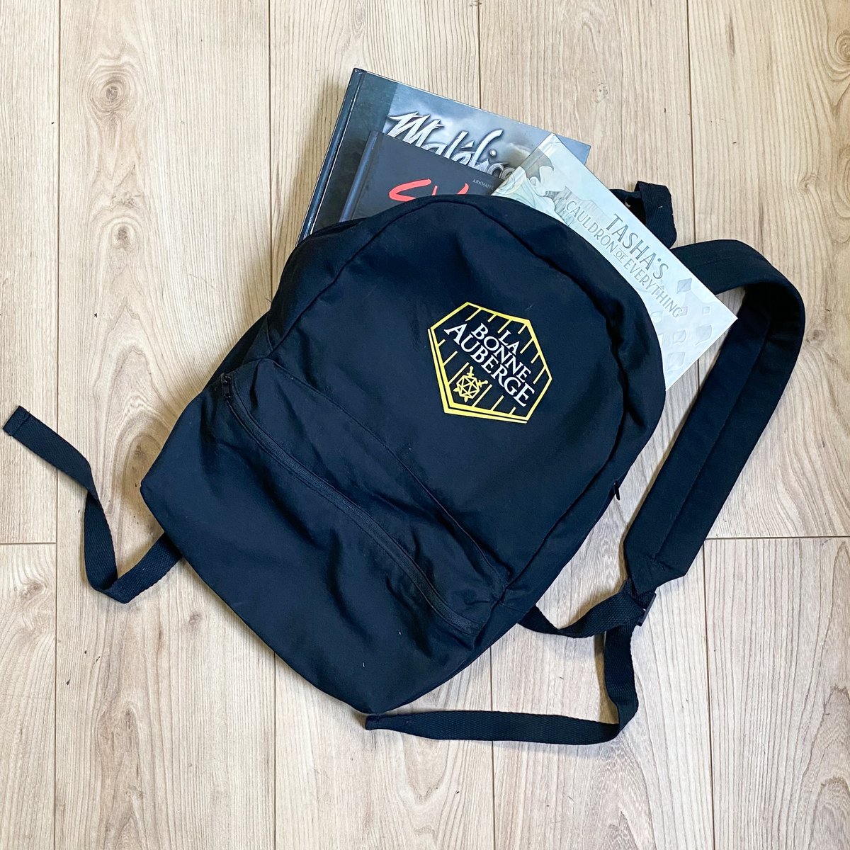 Qui n’a pas encore son sac à dos solide et fiable ? 🎒

Ils est toujours disponible sur la boutique.

➡️ labonneaubergejdr.fr