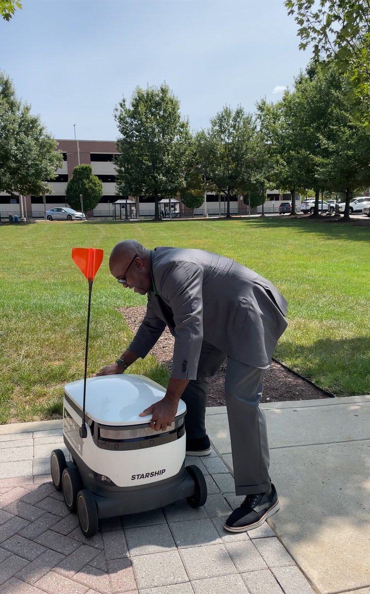 GMUPres's tweet photo. .@StarshipRobots working hard during #Welcome2Mason

#AllTogetherDifferent #MasonNation https://t.co/niInQPasxq