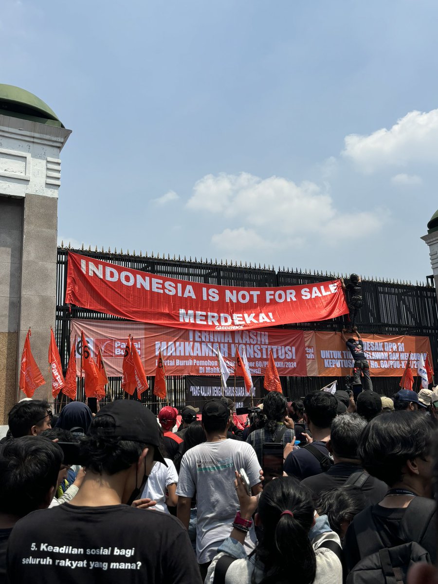 Ambil peran kita masing -masing
Bersuara di jalan atau di Media sosial sama pentingnya. 
#kawalkeputusanMK 
#KawalDemokrasiIndonesia 
#TolakPolitikDinastiJokowi 
#Kawal24Jam