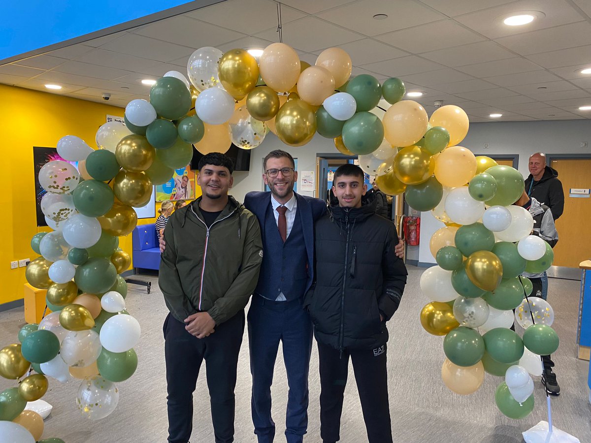 Headteacher @ Pendle Vale College tweet media