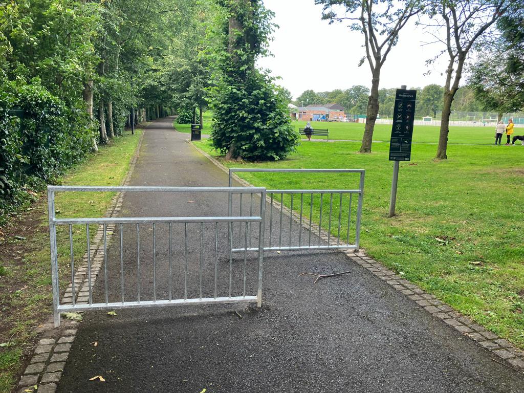 little_pengelly's tweet photo. Result! 

New safety barriers installed following parents contacting my office with concerns re children on bikes, scooters or running coming out onto this busy road from Wallace Park. 

We asked for safety measures to be considered urgently. Great to see them in place!  👇 https://t.co/n7JSAaXIo7