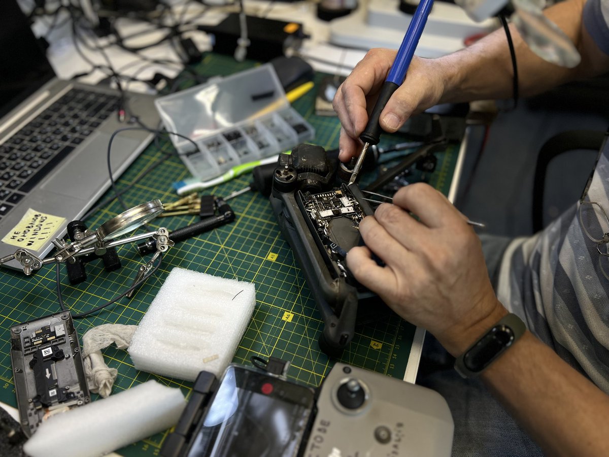 Команда <a href="/volopticlab/">ВОЛ | Збираємо 3,5 млн на ремонт дронів та оптики</a> нашепотіла, що за перше півріччя 2024 року відремонтували 3272 прилади для Сил Оборони України

Собівартість таких приладів новими становить близько 462 млн грн. Таким чином нам вдалося заощадити армії понад 10 млн доларів. 

Ось так ми забезпечуємо