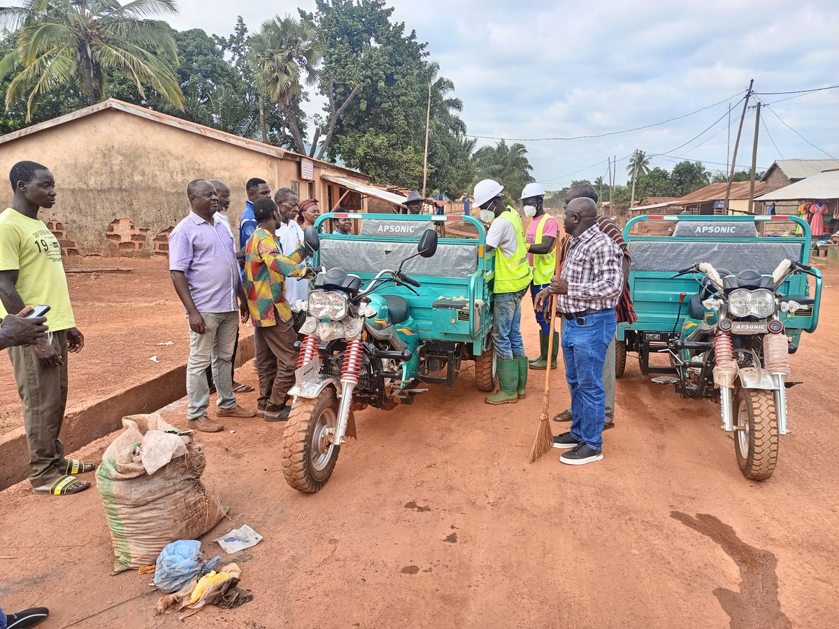 L'assainissement est une propriété de notre commune. C'est pour cela que nous faisons avec les petits moyens. Avec seulement deux #tricycles, nous faisons notre travail, avec en moyenne 200 ménages. 
#VillePropre
#ODD
#Assainissement
#PADIE 
<a href="/AFD_France/">Agence Française de #Développement (AFD) 🇫🇷 🇪🇺</a> 
<a href="/PnudTogo/">Pnud Togo</a>