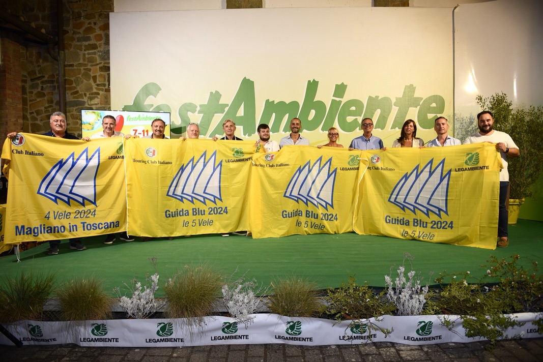 🌍💛Acque cristalline, luoghi unici per le loro bellezze paesaggistiche, attenti alla sostenibilità, ma anche alla tutela della biodiversità 👉 Sono le località balneari italiane in cui sventolano le #CinqueVele di #Legambiente e #TouringClub Italiano 🏖️