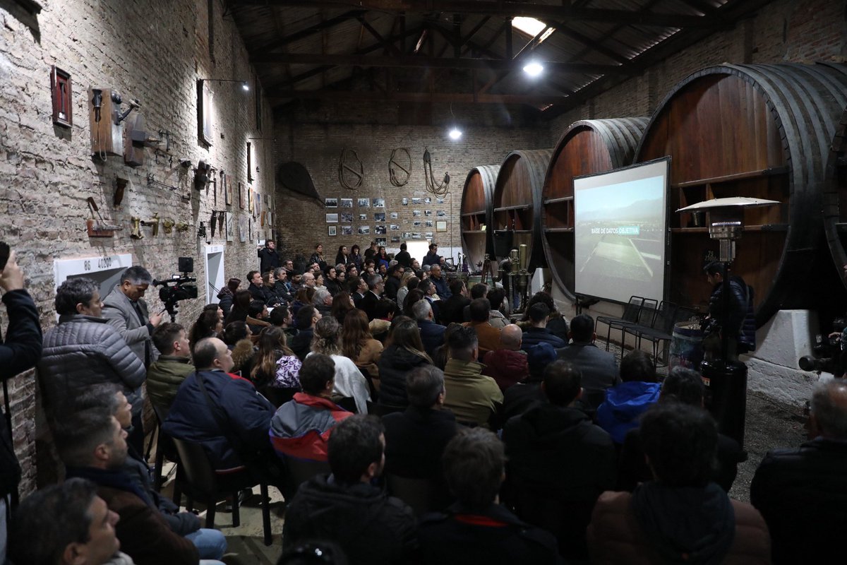 JORNADA PARA EL DESARROLLO VITIVINÍCOLA DEL SUR ARGENTINO

En la Bodega Humberto Canale junto al secretario general de <a href="/cfi_argentina/">CFI</a>, <a href="/ignalam/">Ignacio Lamothe</a> y el presidente de COVIAR, Mario González dimos apertura a la Jornada para el Desarrollo Vitivinícola del Sur Argentino, donde se