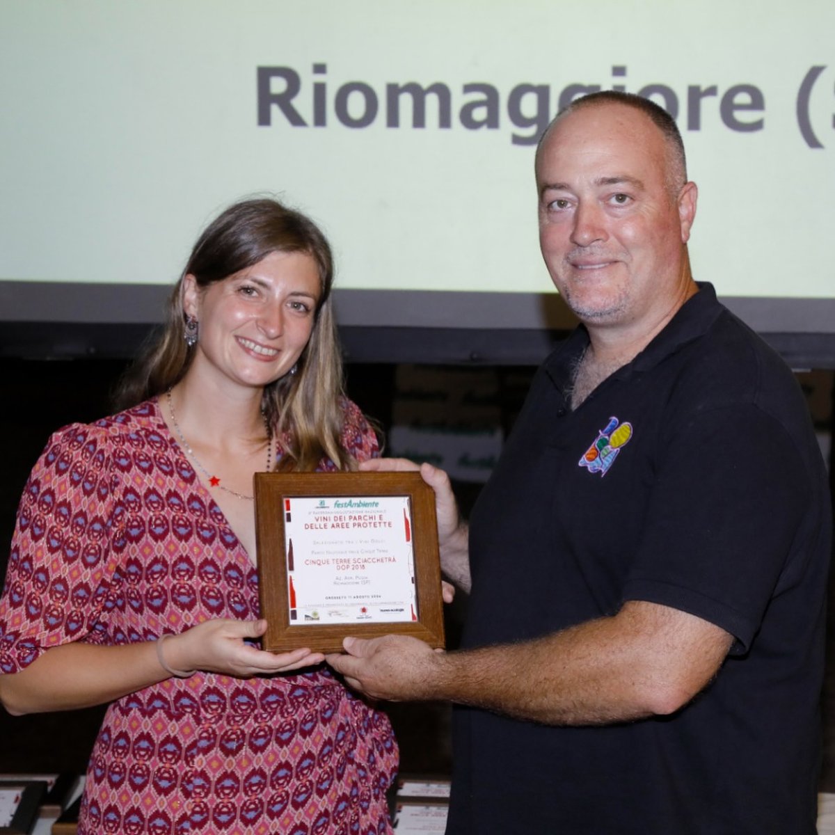 💛🌍La tutela della #biodiversità e l’eccellenza vinicola è stato il fulcro della cerimonia di consegna delle targhe ai produttori selezionati nell’ambito della VI Rassegna-degustazione nazionale dei vini dei parchi e delle aree protette, che si è svolta durante #Festambiente 🍷