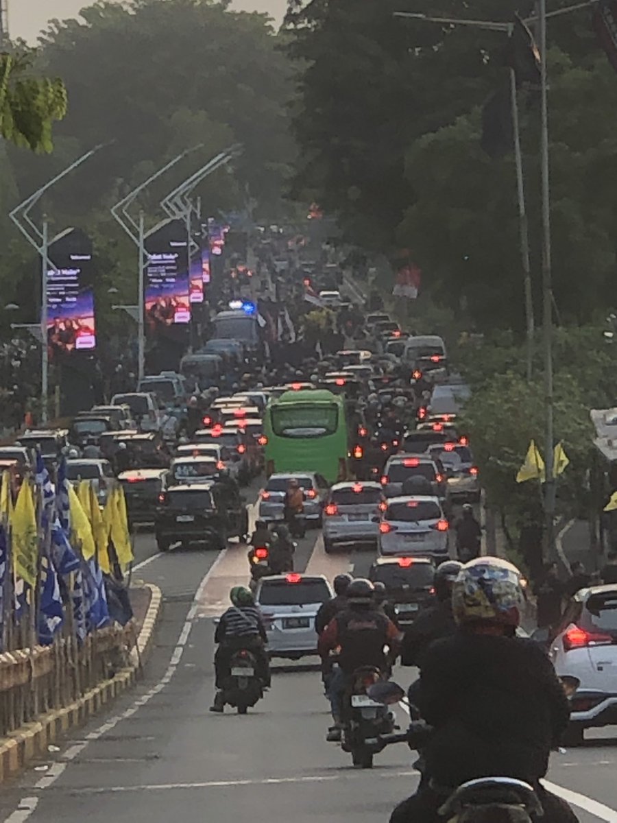 PrimaRiyandra's tweet photo. ikutan demo kali ya daripada bingung mau ngapain https://t.co/9LupGW0LWH