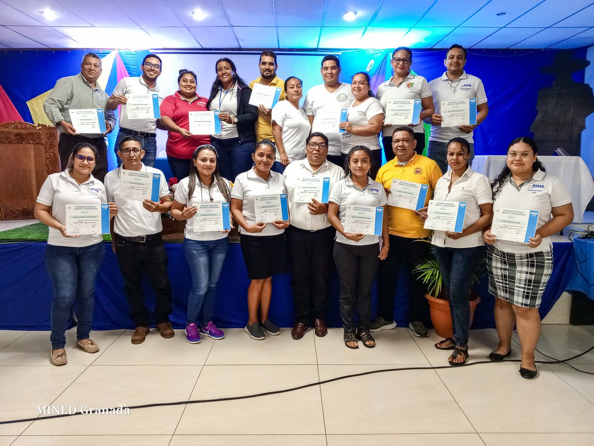 MinedGranada's tweet photo. 40 Protagonistas, servidores públicos del MINSA, INATEC, MIFAM y MINED, recibieron certificados por concluir satisfactoriamente el curso I Nivel de lenguaje de señas nicaragüenses extendido por el centro de Capacitación “Comandante Carlos Fonseca Amador.

#Nicaragua https://t.co/GNZa53C0tk