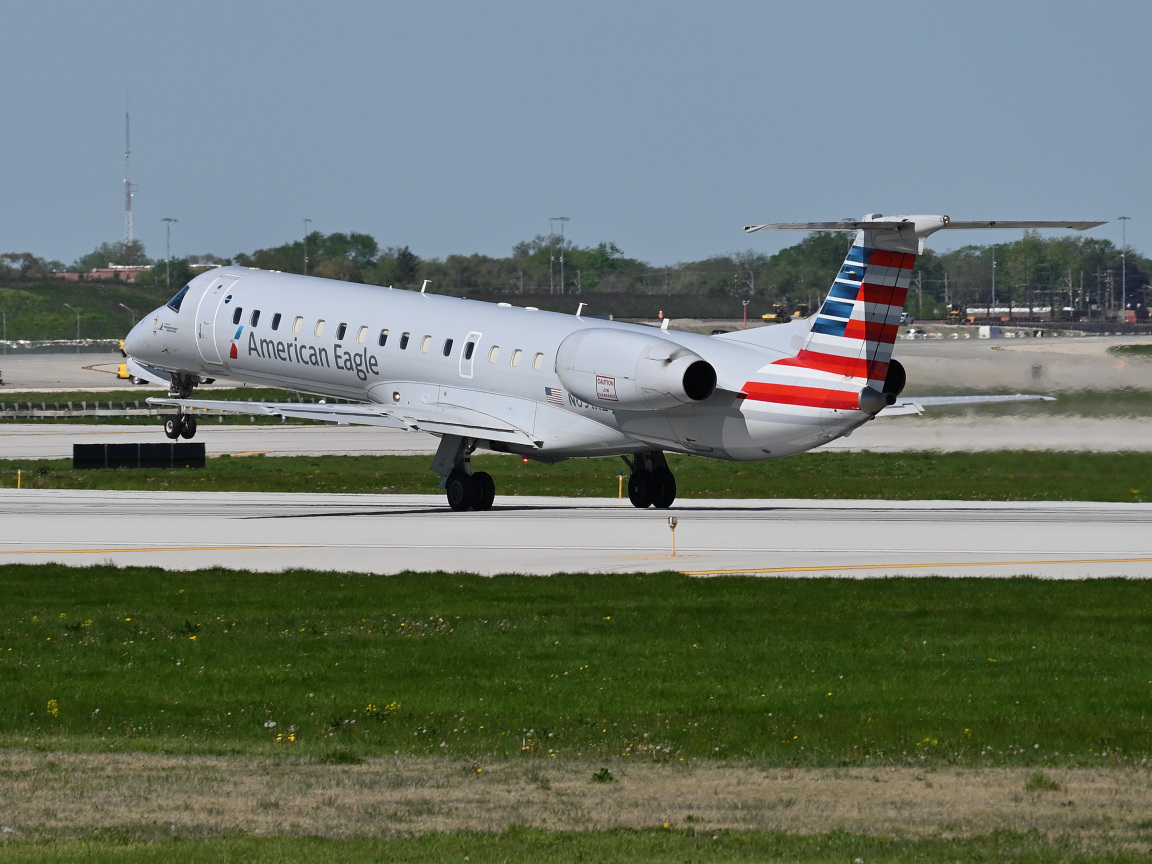 B748Driver's tweet photo. N691AE - Embraer ERJ-145LR.
Piedmont Airlines (@piedmontair).
Chicago O'Hare Intl Airport (KORD/ORD).
01MAY2024.
Photo: Bruno Proence Alves.
#piedmontairlines #fly2ohare #embraer #americanair @AmericanAir @embraer @fly2ohare https://t.co/cg6OY2qHgh