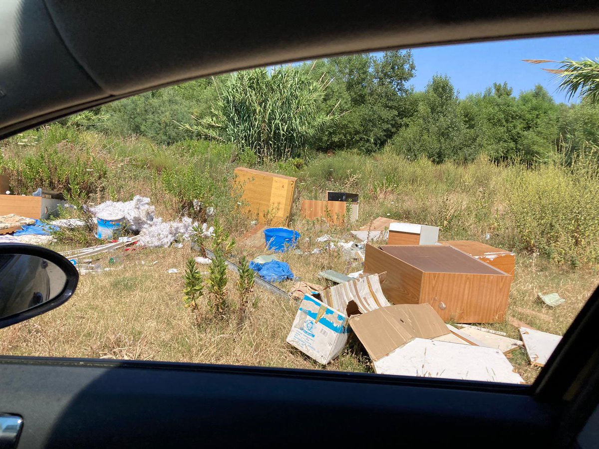 Il fiume Corace è oasi naturale che offre (ancora) rifugio a decine di specie di uccelli, stanziali e migratori, che (ancora) depongono qui. L’alveo e la foce richiederebbero maggiore cura. La foce e l’interno sono una discarica. <a href="/CatanzaroMia/">Comune di Catanzaro</a> <a href="/LipuODV/">Lipu - BirdLife Italia</a> <a href="/Legambiente/">Legambiente</a>