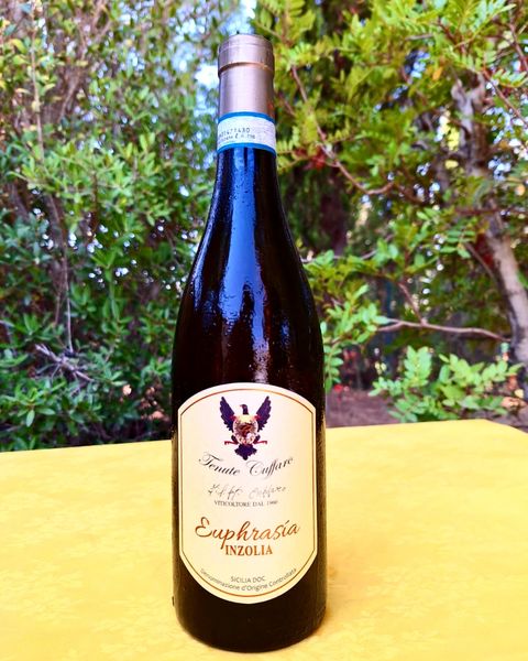 Festambiente's tweet photo. 💛🌍Tra i ringraziamenti, non può mancare quello a @tenutecuffaro  per aver reso ancora più speciale la nostra #Festambiente 👉Il loro impegno nel creare vini di qualità, rispettosi della tradizione e dell’ambiente, è stato uno dei valori aggiunti della nostra #Festa 🍇 https://t.co/qq7QXmIJCa