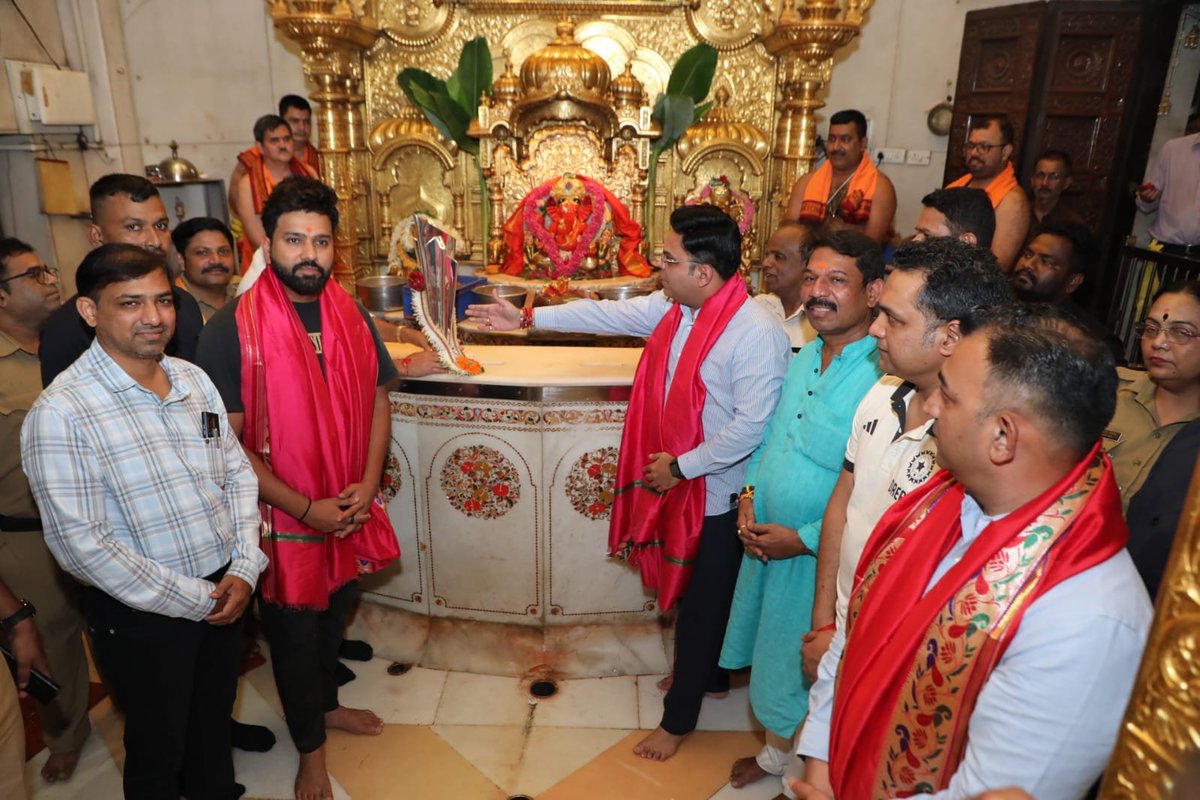 ANI's tweet photo. Indian Cricket Team Captain Rohit Sharma and BCCI Secretary Jay Shah visited Mumbai's Siddhivinayak Temple with the T20 World Cup trophy.

(Source: Siddhivinayak Temple) https://t.co/zfVIVKHhf5