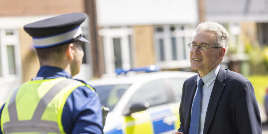 🚓Making the region's roads safer🚓

PCC <a href="/SimonFosterPCC/">Simon Foster</a> has praised <a href="/WMPolice/">West Midlands Police</a> for delivering speed awareness courses. 

The courses will educate drivers and help make roads in the West Midlands safer for all. 

👉westmidlands-pcc.gov.uk/pcc-praise-for…