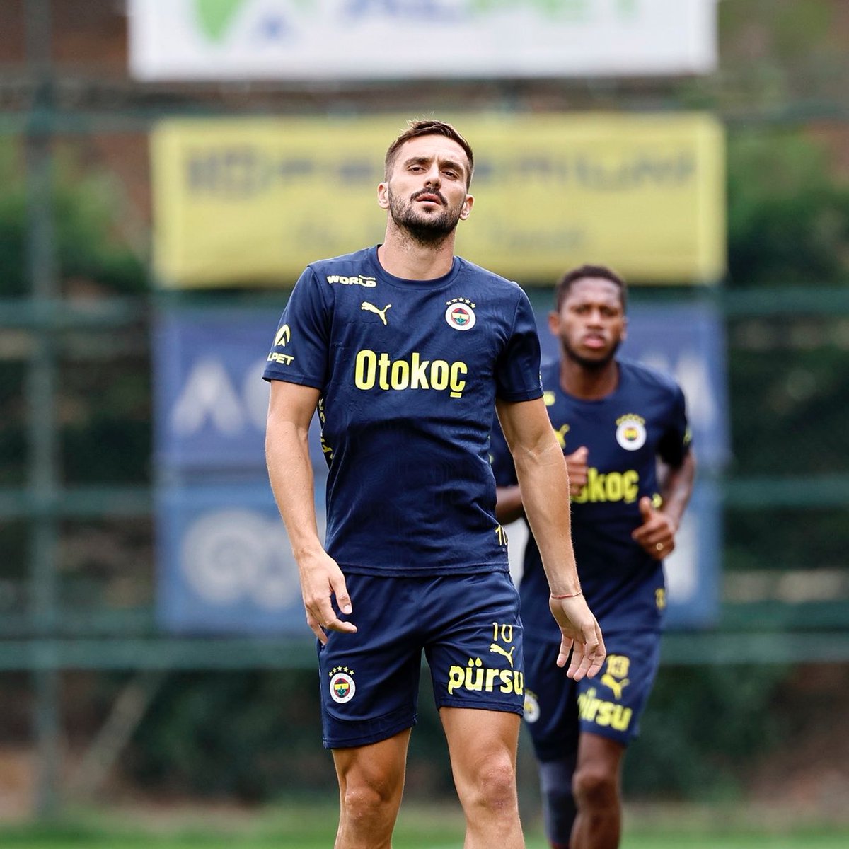 rabbim tüm fenerli kizlara sizin gibi yakisikli beyler nasip etsin