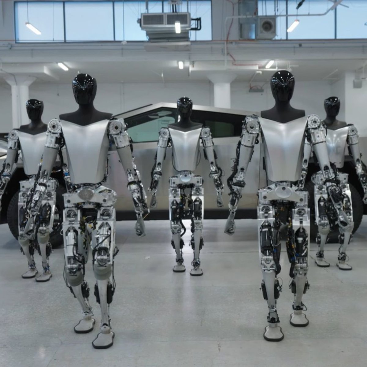 Dexerto's tweet photo. LinkedIn co-founder predicts 9-5 jobs will be extinct by 2034 https://t.co/6T7c4qT7uc