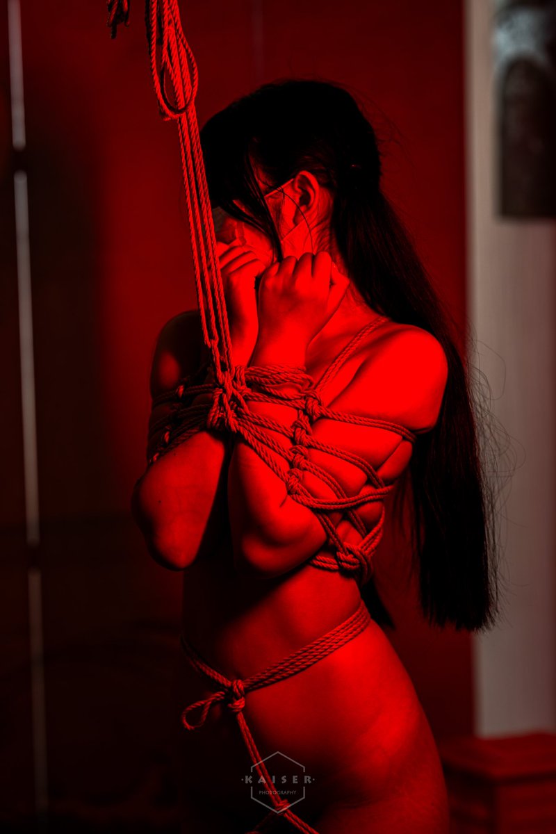 Mr01799's tweet photo. 《少女的祈祷》
   
🪢：我
📷： @kaisersun17 
🏠：我➕@Bruce_Shibari https://t.co/7s5FpjmwYy
