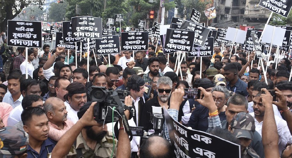 vivekagnihotri's tweet photo. Thank you all the young people of Kolkata who joined me yesterday. #RGKarProtest https://t.co/MBKJyxQdHb