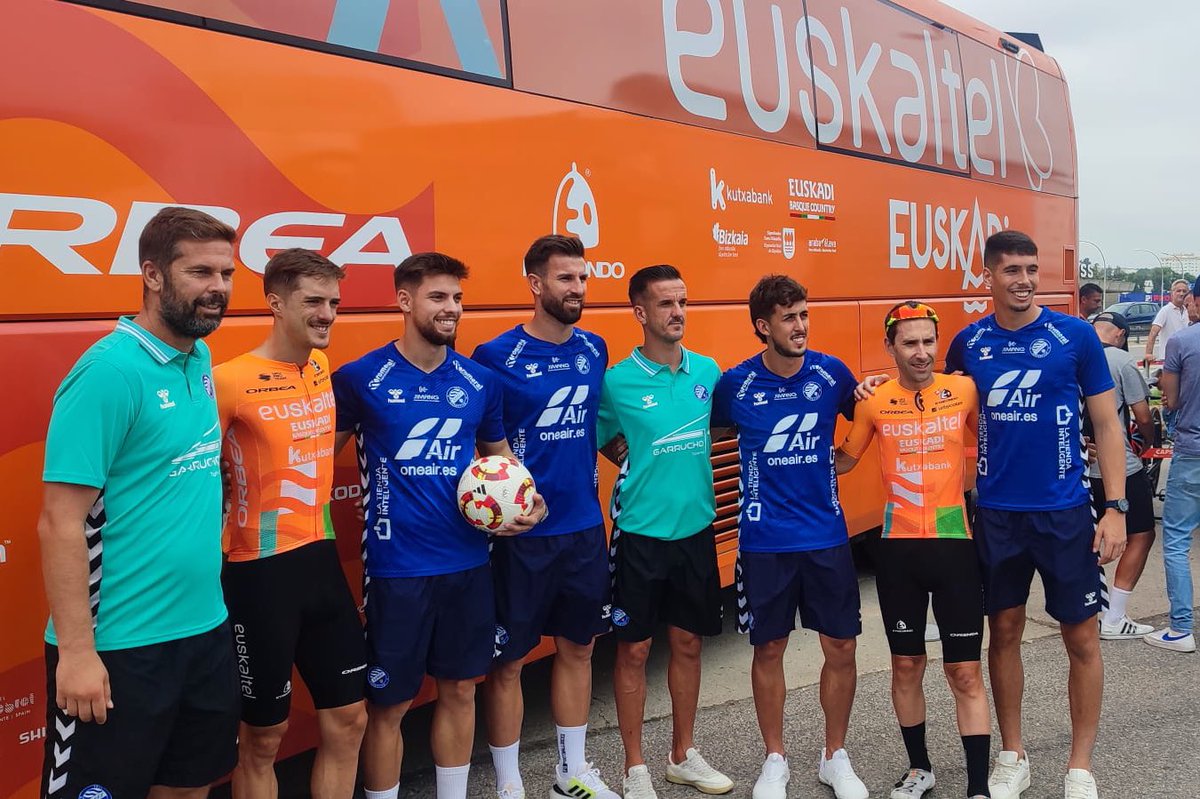 Euskaltel Euskadi Team (@euskaltelteam) on Twitter photo 🧡 #EuskaltelEuskadi #LaVuelta24
👋 Amigos del <a href="/XerezDFC/">XEREZ DEPORTIVO</a>, si queréis hacer algún fichaje decente para esta temporada, os habéis equivocado de lugar😂
🙏 Gracias por la visita y suerte esta temporada. 🧡 #EuskaltelEuskadi #LaVuelta24
👋 Amigos del <a href="/XerezDFC/">XEREZ DEPORTIVO</a>, si queréis hacer algún fichaje decente para esta temporada, os habéis equivocado de lugar😂
🙏 Gracias por la visita y suerte esta temporada.