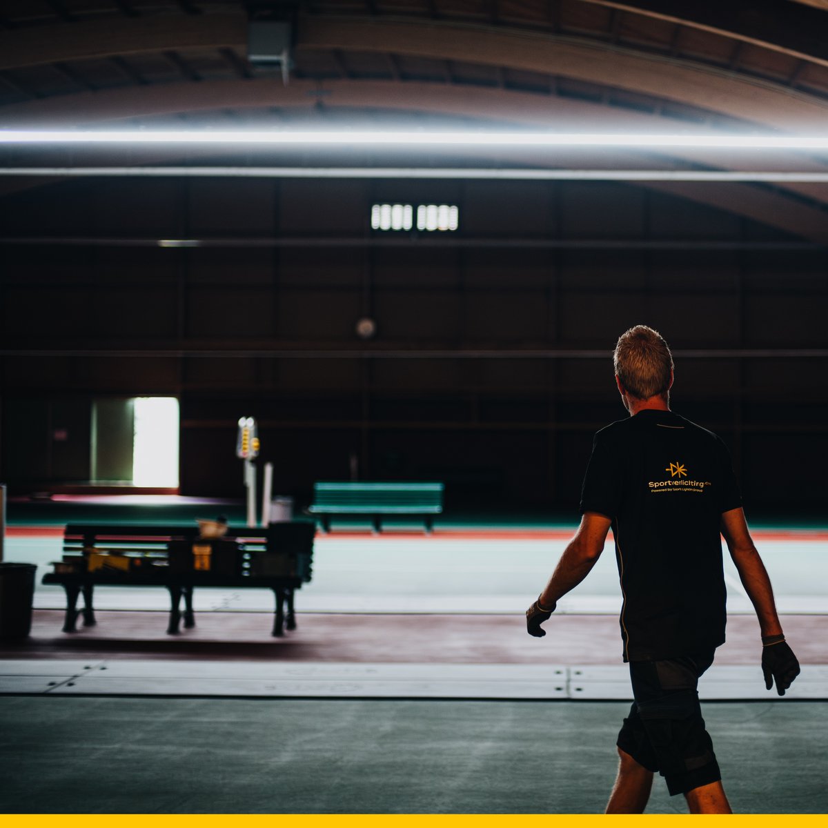 sportverlicht's tweet photo. Op de grens van Wateringen en Den Haag ligt één van de mooiste tennisparken van Zuid-Holland! Onze monteurs hebben de verlichting op de indoorbanen geüpgraded volgens @KNLTB-normen. Perfect zicht voor spelers en toeschouwers! Elke match wordt nu gegarandeerd een smash-hit! 💥 https://t.co/O74FAeTGR1