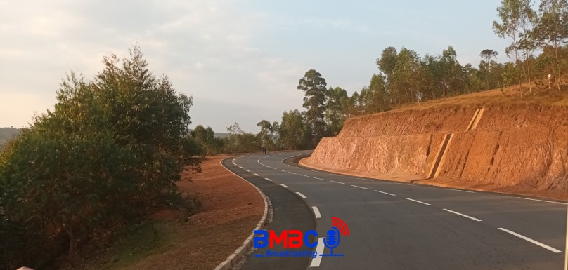 bmbcbroadcast's tweet photo. Vue de la #RN16 (Gitega - Bururi - Rumonge) entre #Mahwa et le chef-lieu de #Bururi. https://t.co/OCWxBDsZ3F