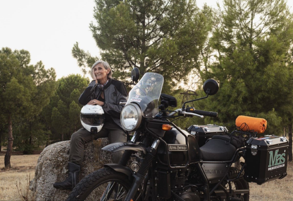 A los 54 años, Marta Insausti decidió cambiar su vida, recorriendo 200,000 km en moto por 27 países. Su historia nos inspira a perseguir nuestros sueños sin importar la edad. Nunca es tarde para reinventarse y encontrar nuevas oportunidades. 🌍✨ #MujeresValientes