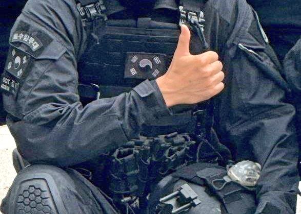 Tkina98's tweet image. 💪 👍
KIM TAEHYUNG