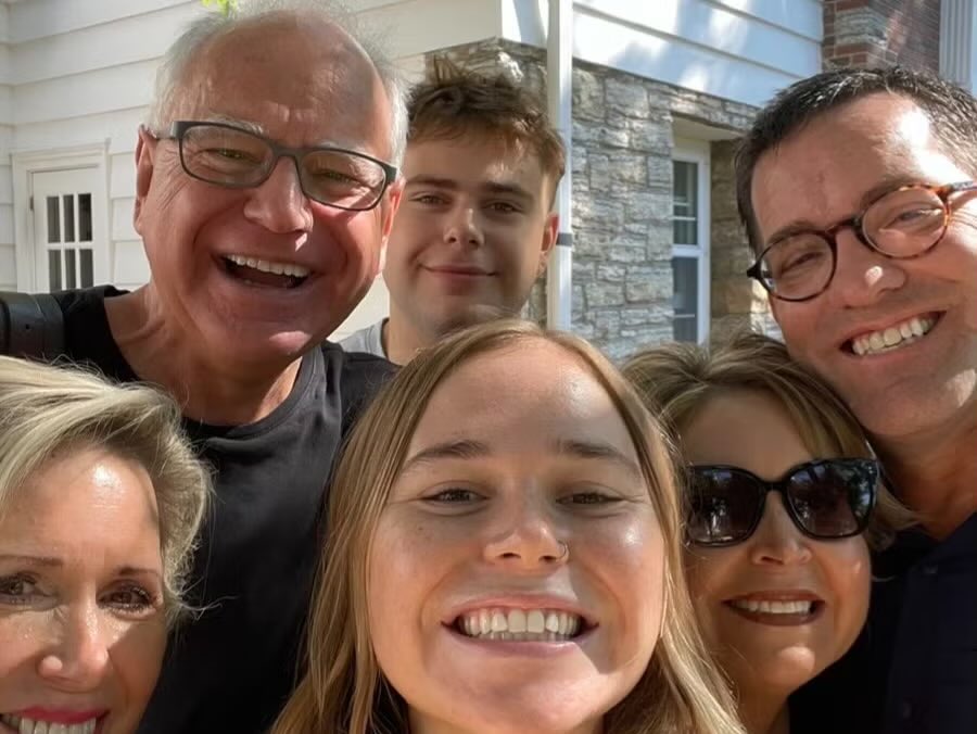 mamas4kamala's tweet photo. When we look at @KamalaHarris and @Tim_Walz families we see love, we see joy, we see America. #HarrisWalz2024 #VoteJoy #VoteFamily https://t.co/EwKbunu7zR