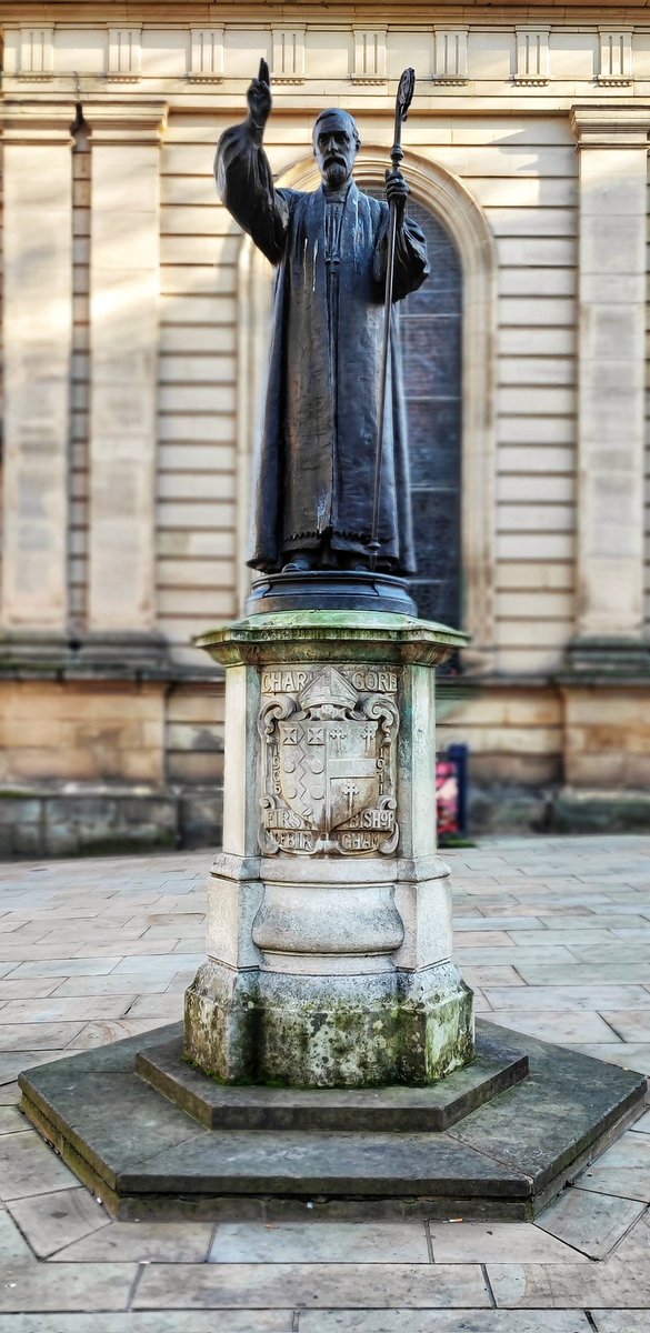pjcarter_'s tweet photo. #CharlesGore (1853-1932) was the #firstBishopofBirmingham, appointed in 1905.

#Bishop
#BishopofBirmingham
#BirminghamCathedral
#Cathedral
#Birmingham
#Statue
#ExpressandStar
#Xiaomi 
#11TPro https://t.co/nfcgKIX8iZ