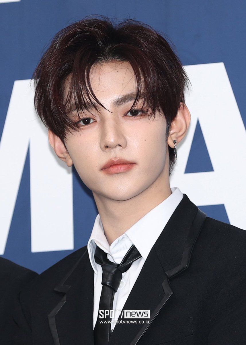 #ZHANGHAO extends his record as the member of a 5th gen group with the most solo awards! (3 awards)

KWDA GLOBAL CHOICE ZHANG HAO
#ZhangHao3rdAward 
#장하오_유픽초이스상_축하해