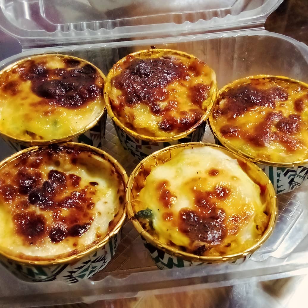 evevasquez77's tweet photo. Feliz jueves, así saldrán los minis cupcakes de chucho para todos los que deseen tener un pedacito de mi pueblo en su mesa , para sus pedidos solo escriba al 04129905714 y coordinamos la entrega, tenemos delivery para toda Ccs #pasteldechucho #riocaribe #cocinavenezolana #ccs https://t.co/KAbMAsgiik