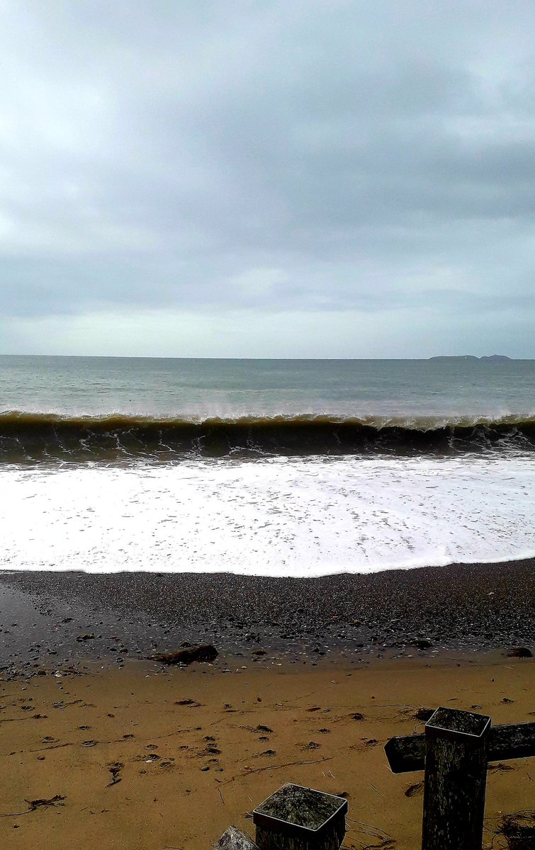 LZellas's tweet photo. Today the sea is doing its party trick, that one-long-wave thing.
Cardigan Bay.
#NotRothko https://t.co/VkVKtdYn4K