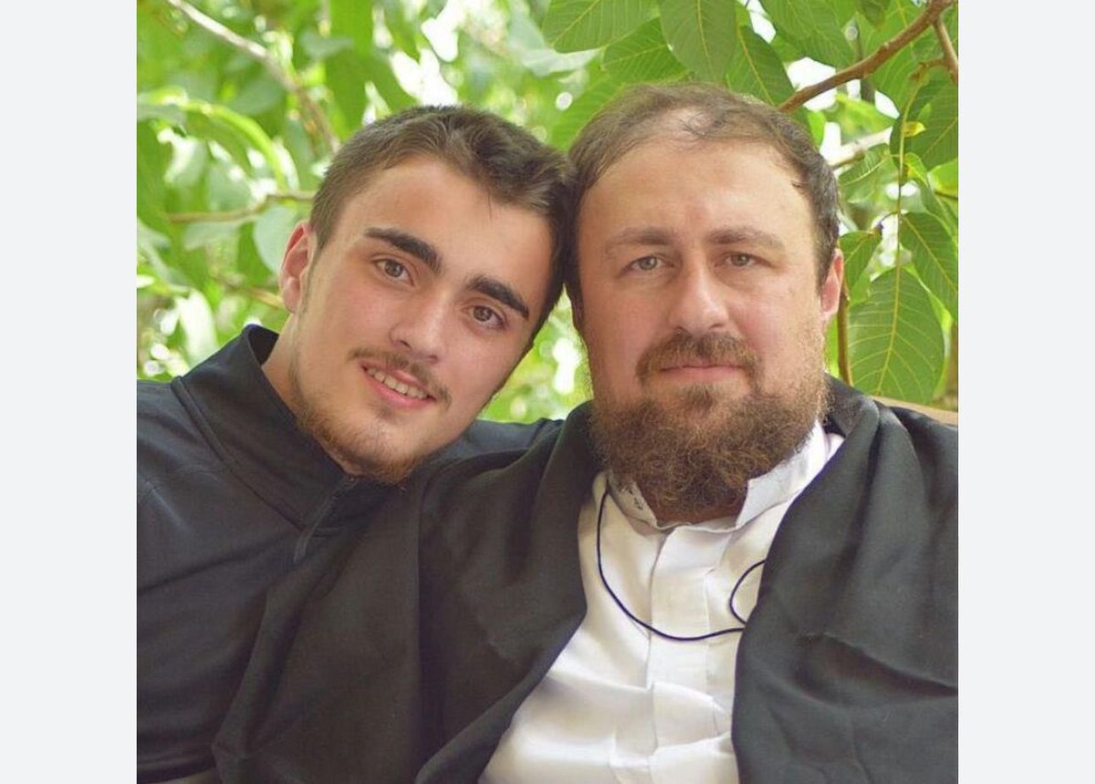 نتیجه‌های خمینی سالانه صد میلیارد بودجه می‌گیرند، اما بودجه تامین معیشت دانش‌آموزان بازمانده از تحصیل در بلوچستان نصف آن نیست.
انتظار دارید کودک در بلوچستان سوخت کش و معتاد نشود؟ یا سقف مدرسه روی سرش خراب نشود؟ یا در هوتک غرق نشود؟!
#نتیجه_منحوس