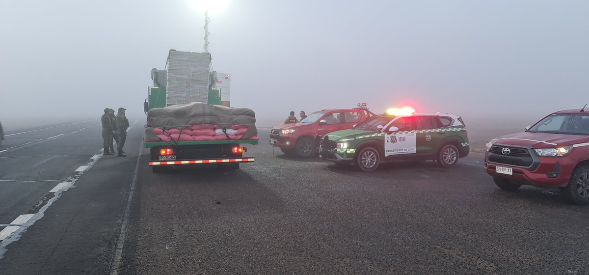 Carabineros de la Subcomisaría Huara se encuentran realizando controles integrados en la ruta 5 norte junto a distintas instituciones públicas para aumentar la sensación de seguridad y promover la educación vial. #CarabinerosDeTodos.
