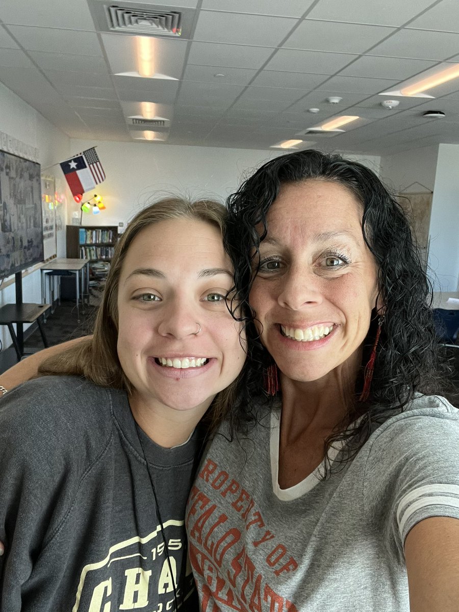 Students engaged in authentic writing after a mini-lesson! I appreciate so much when teachers collaborate and student learning is the focus! #TRE^1degree #buildingchampions #championsontherise <a href="/S_Snell/">Steve Snell</a> <a href="/colesd2/">Susan Cole</a> <a href="/TravisMotal/">Travis Motal</a>