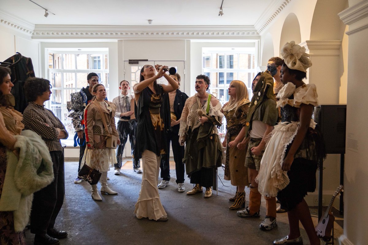 A huge thank you to everyone who made brecht: fragments possible, and to all the visitors who came to see the show.

More information about the show is available on our website: ravenrow.org/exhibitions/br…

Photographs: Marcus J Leith and Anne Tetzlaff.