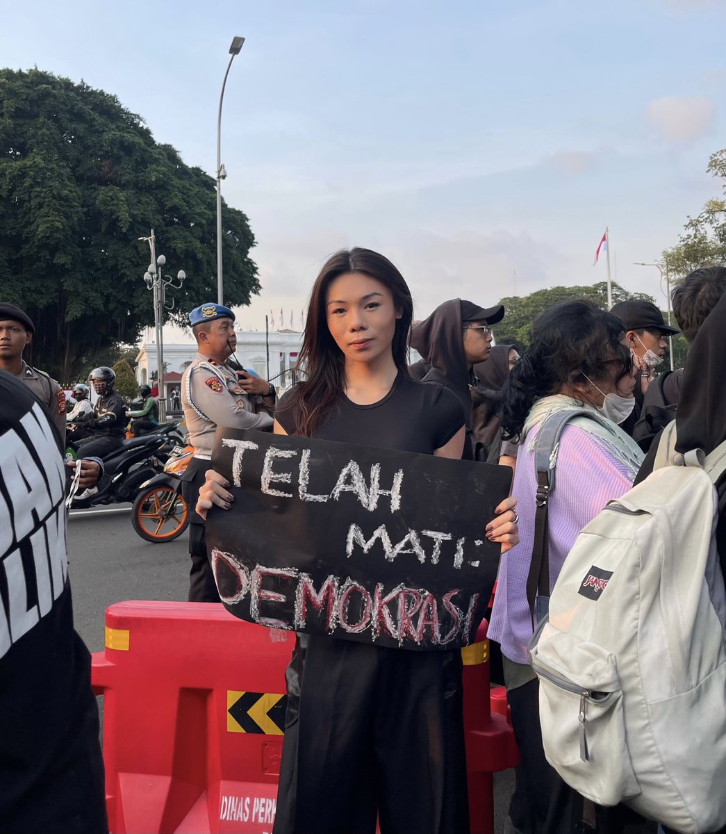 ianhugen tweet media