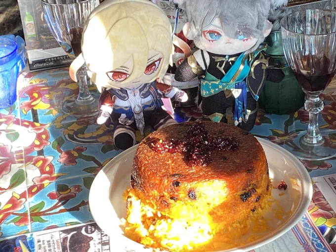 あげ忘れてたけどこれは今月フォロワさんたちとス〆〜ルご飯食べに行った時のやつ!例の草シチューをピザ?っぽくしたやつとかタフチーンとか食べたよ!今年も美味しかった 