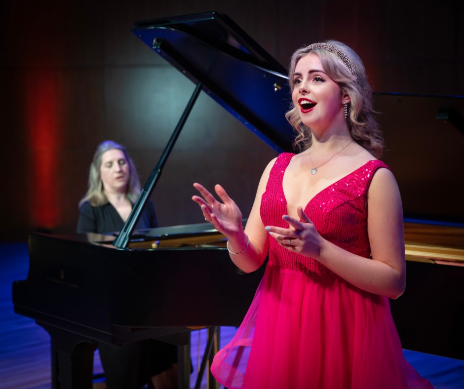 RTElyricfm's tweet image. On the #FullScore today, @lizlyricfm continues to shine a light on the 2024 @UCHLimerick Rising Stars, with pianist Declan Murphy playing Liszt and @MeganONeill_1 singing Hamilton Harty.

Tune in to the Full Score from 1-4pm here on RTÉ lyric fm!
📷Cormac Byrne Photography