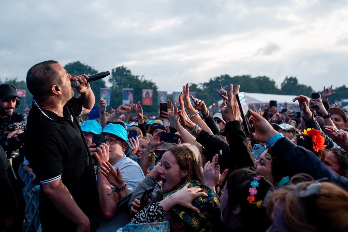 IsleOfWightFest's tweet photo. When the artist just wants to join the crowd 🤘 #IOW2024

@mikeskinnerltd @BagofCans3 @This_Feeling @Kashmir_IW https://t.co/9rDaLGVFHl