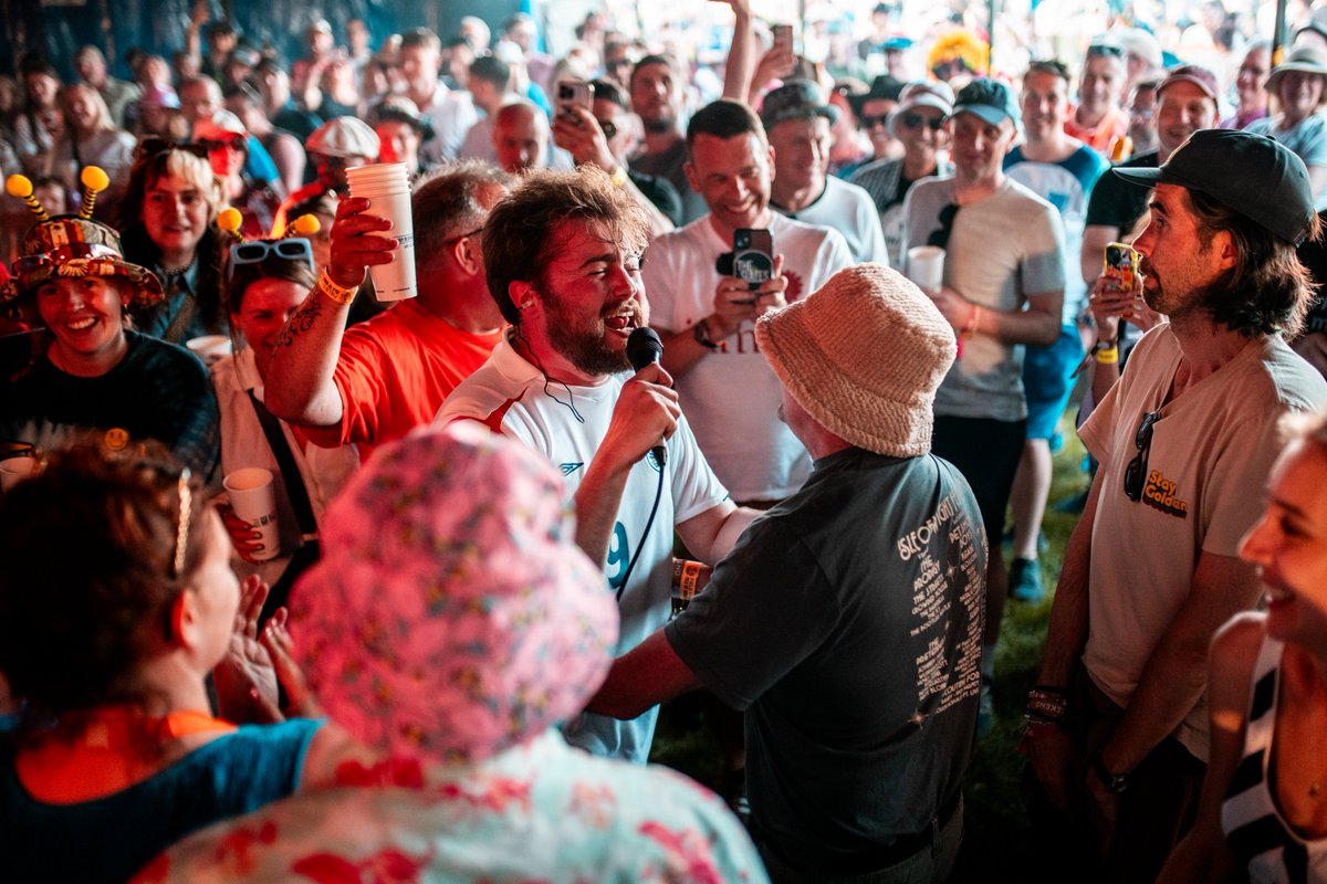 IsleOfWightFest's tweet photo. When the artist just wants to join the crowd 🤘 #IOW2024

@mikeskinnerltd @BagofCans3 @This_Feeling @Kashmir_IW https://t.co/9rDaLGVFHl