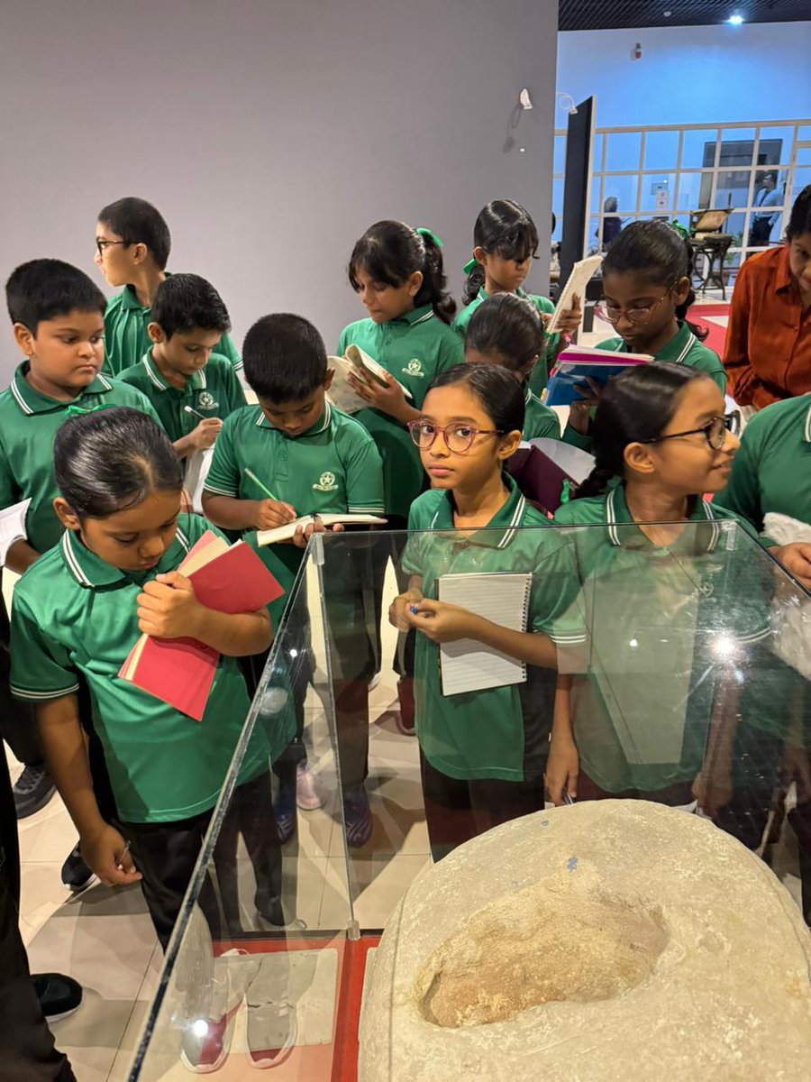 އަމީނިއްޔާ ސްކޫލްގެ ގްރޭޑް 4ގެ ދަރިވަރުން މި މަހުގެ 21 އަދި 22 ގައި ޤައުމީ ދާރުލްއާސާރަށް ކުރި ޒިޔާރަތުގެ ތެރެއިން.