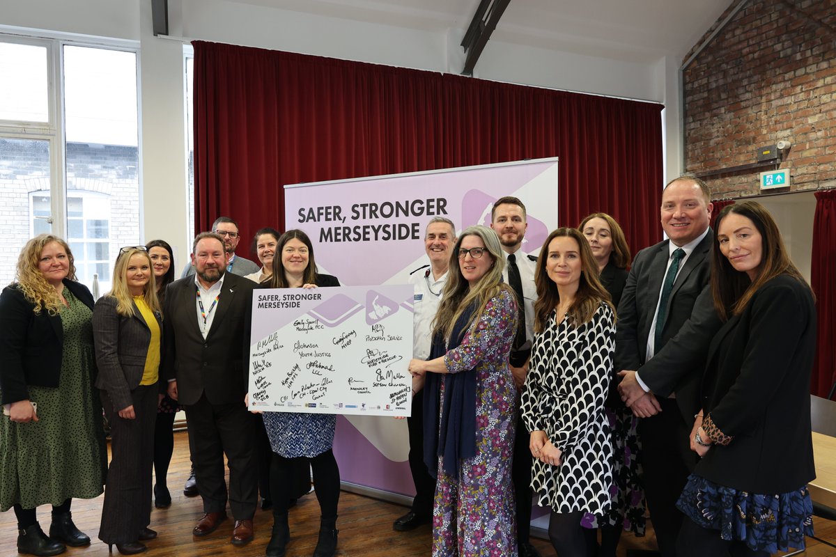 MerseysidePCC's tweet image. 📢Going live today: our new Serious Violence Asset Directory detailing more than 4️⃣8️⃣0️⃣ projects and initiatives working across our region to improve safety and prevent harm.

This new resource is being published so organisations and groups can find interventions running in their…